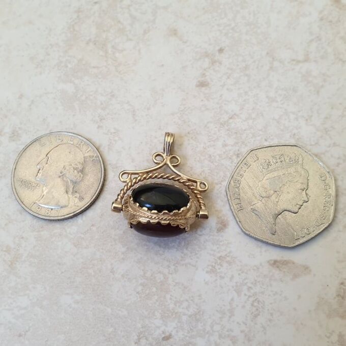 Three Stone Spinner Fob Pendant in 9ct Gold