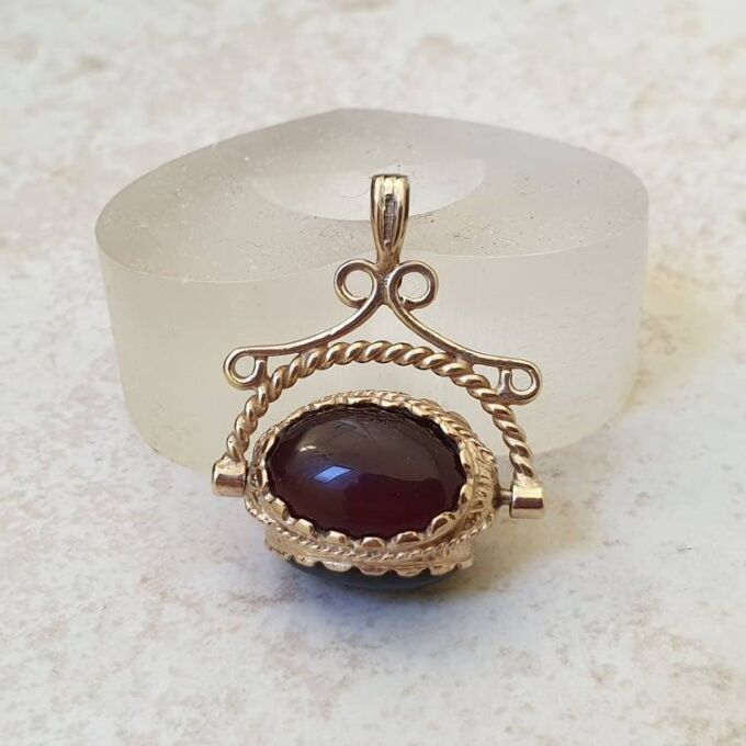 Three Stone Spinner Fob Pendant in 9ct Gold