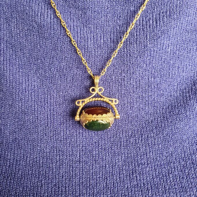 Three Stone Spinner Fob Pendant in 9ct Gold