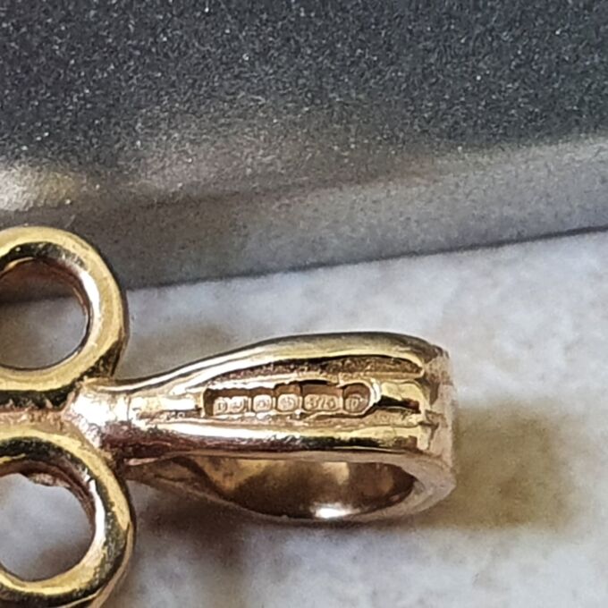 Three Stone Spinner Fob Pendant in 9ct Gold