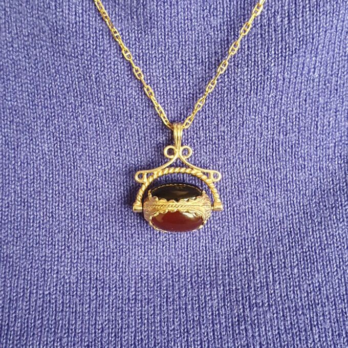 Three Stone Spinner Fob Pendant in 9ct Gold