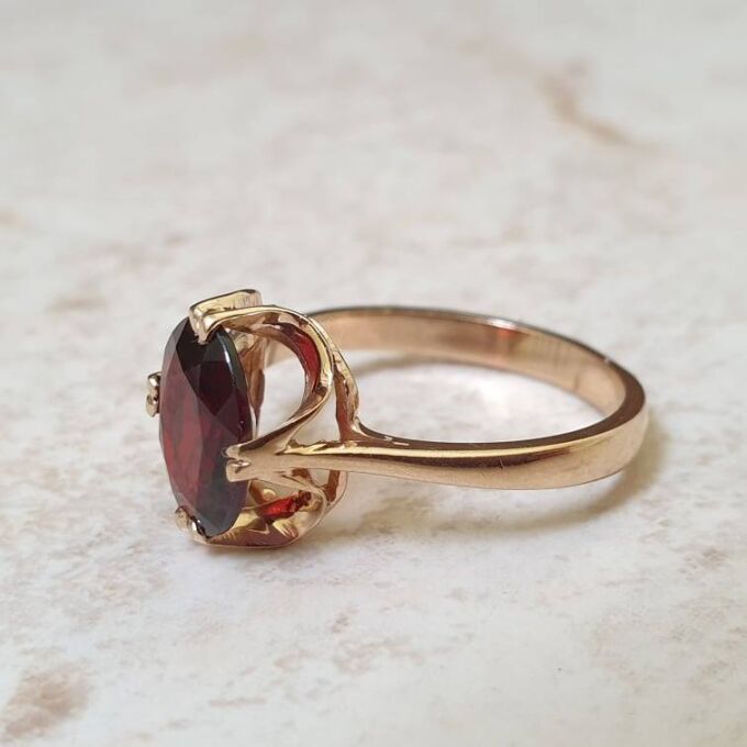 Garnet Solitaire Ring in 9ct Gold