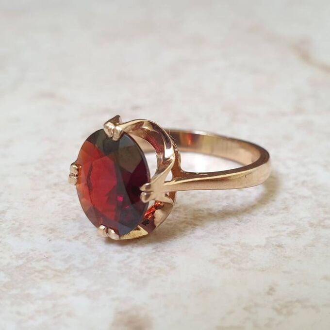 Garnet Solitaire Ring in 9ct Gold