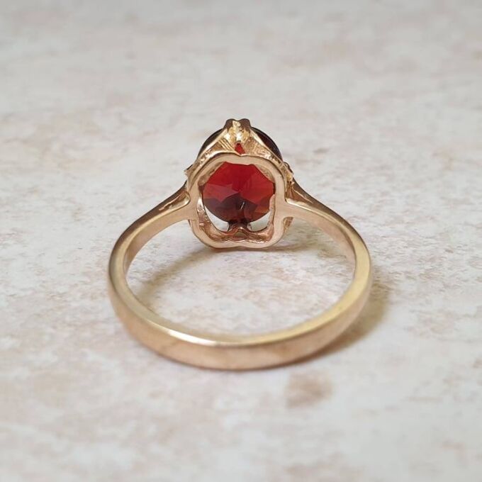Garnet Solitaire Ring in 9ct Gold