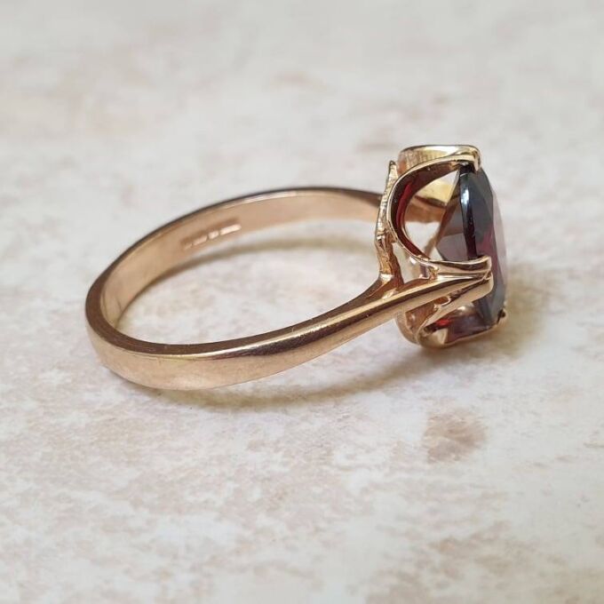 Garnet Solitaire Ring in 9ct Gold