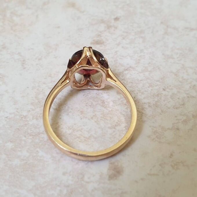 Garnet Solitaire Ring in 9ct Gold