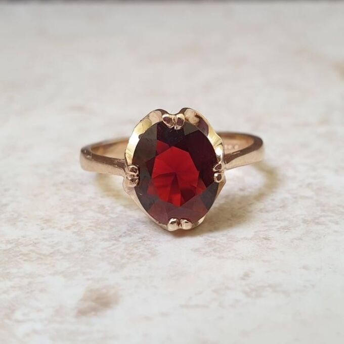 Garnet Solitaire Ring in 9ct Gold