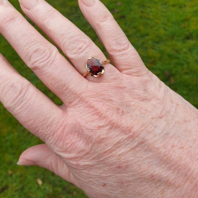 Garnet Solitaire Ring in 9ct Gold