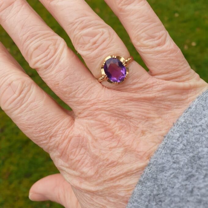 Amethyst Solitaire Ring in 9ct Gold