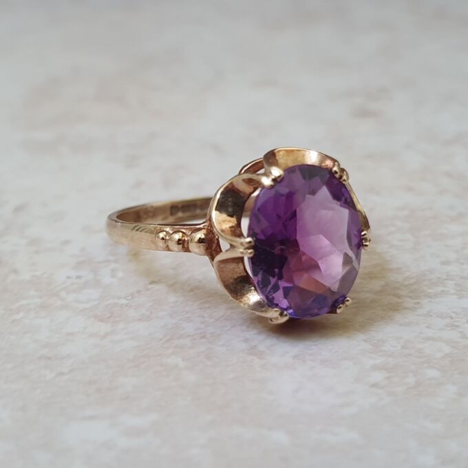 Amethyst Solitaire Ring in 9ct Gold