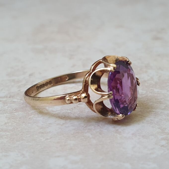 Amethyst Solitaire Ring in 9ct Gold