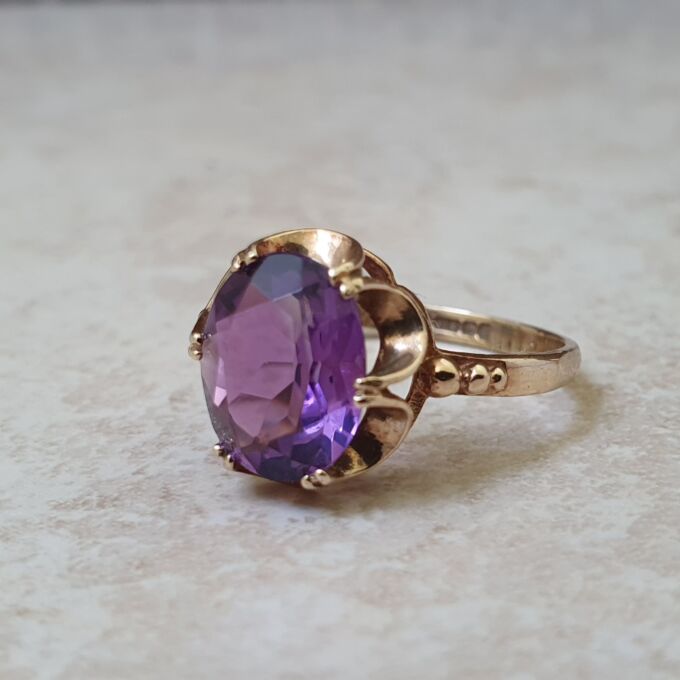 Amethyst Solitaire Ring in 9ct Gold