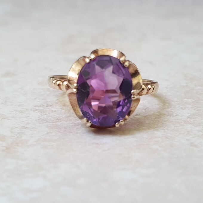 Amethyst Solitaire Ring in 9ct Gold