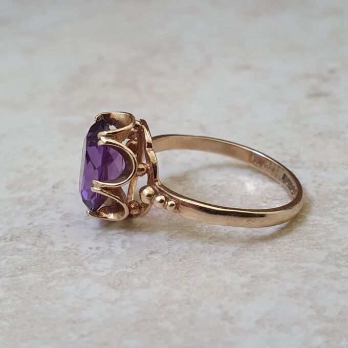 Amethyst Solitaire Ring in 9ct Gold