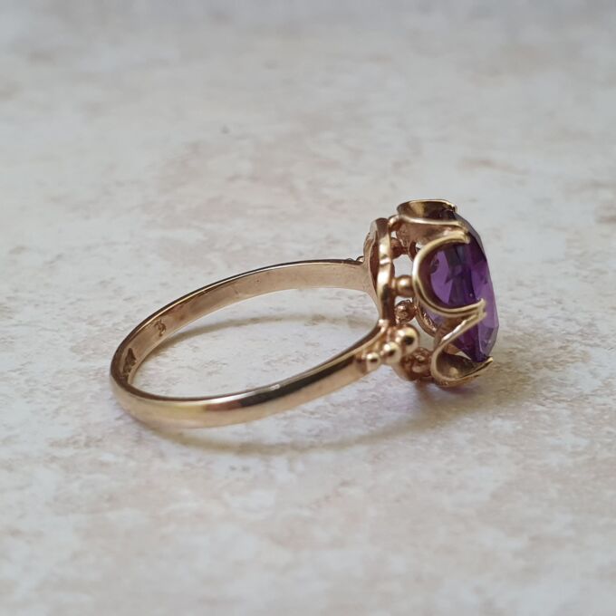Amethyst Solitaire Ring in 9ct Gold