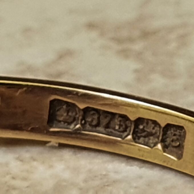 Amethyst Solitaire Ring in 9ct Gold