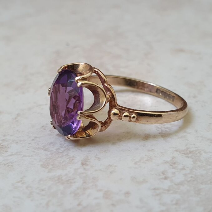 Amethyst Solitaire Ring in 9ct Gold