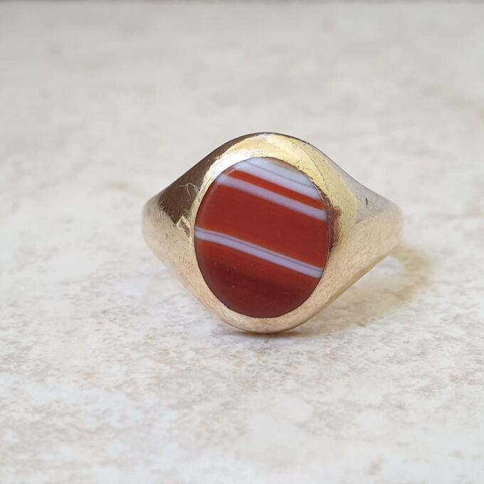 Banded Agate Signet Ring in 9ct Gold