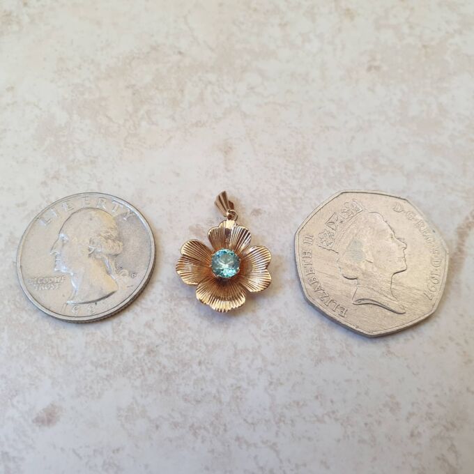 Flower Pendant in 9ct Gold