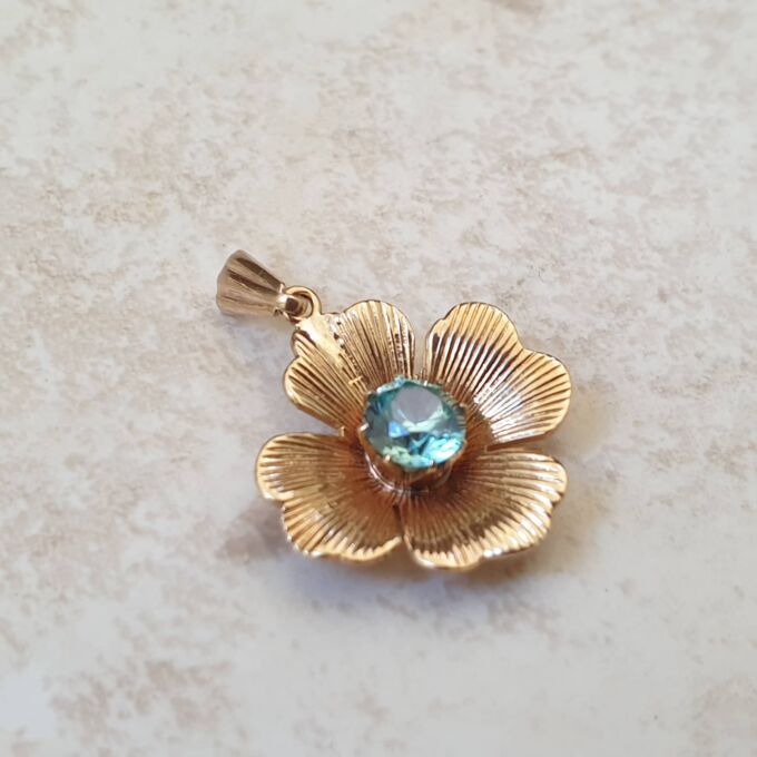 Flower Pendant in 9ct Gold