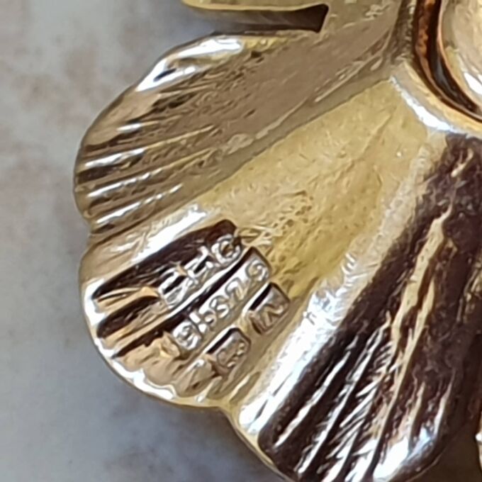 Flower Pendant in 9ct Gold