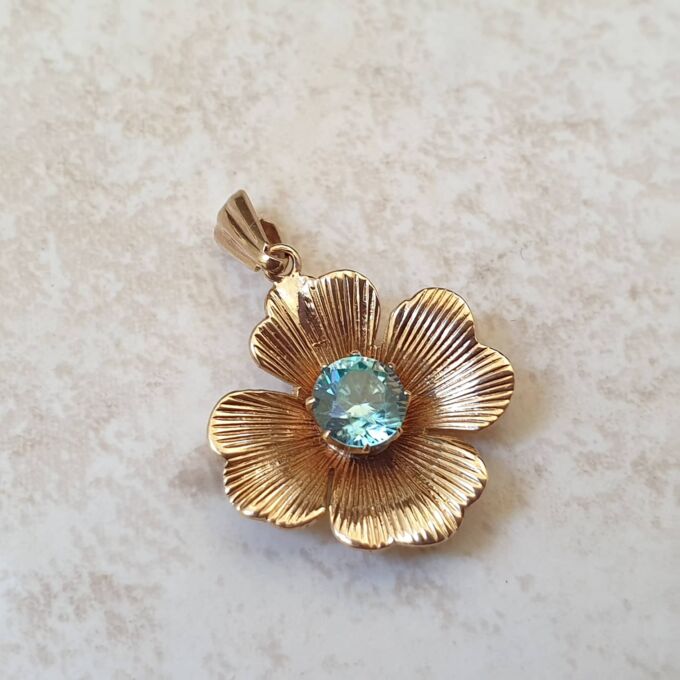 Flower Pendant in 9ct Gold