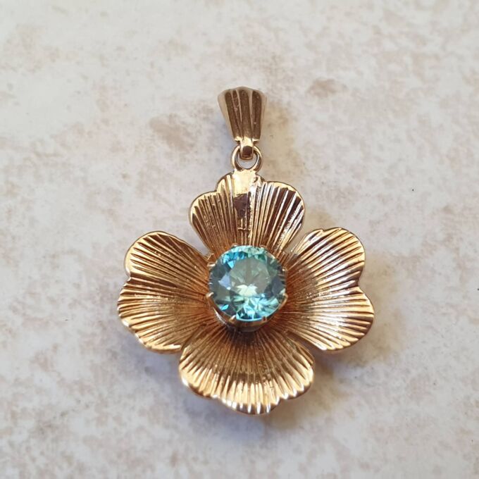 Flower Pendant in 9ct Gold