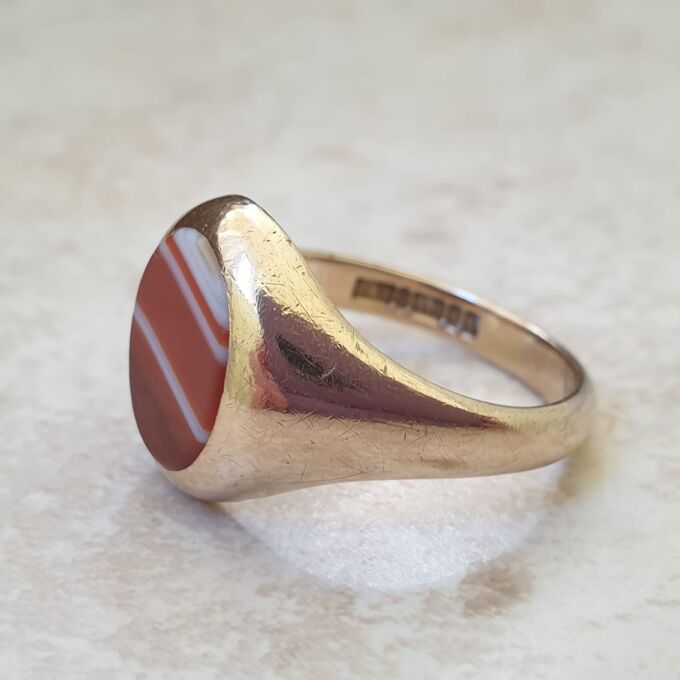Banded Agate Signet Ring in 9ct Gold