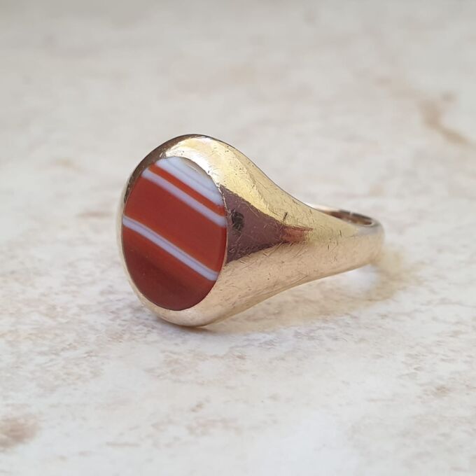 Banded Agate Signet Ring in 9ct Gold