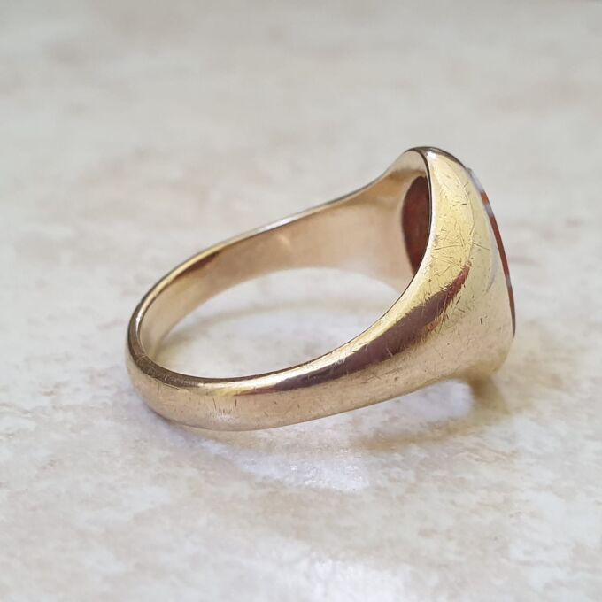 Banded Agate Signet Ring in 9ct Gold