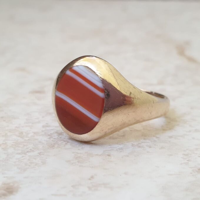 Banded Agate Signet Ring in 9ct Gold
