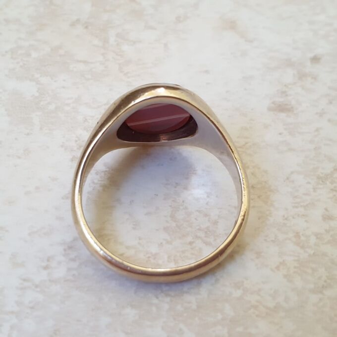 Banded Agate Signet Ring in 9ct Gold