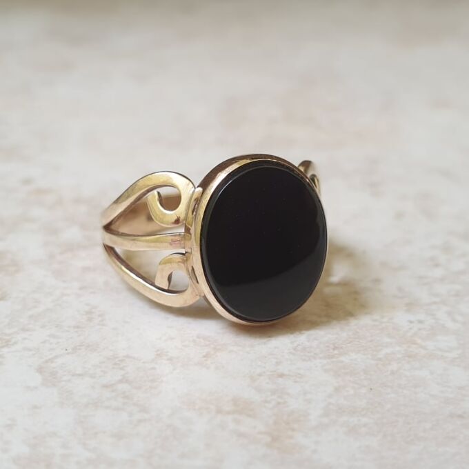 Onyx Solitaire Ring in 9ct Gold