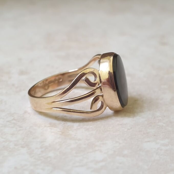 Onyx Solitaire Ring in 9ct Gold