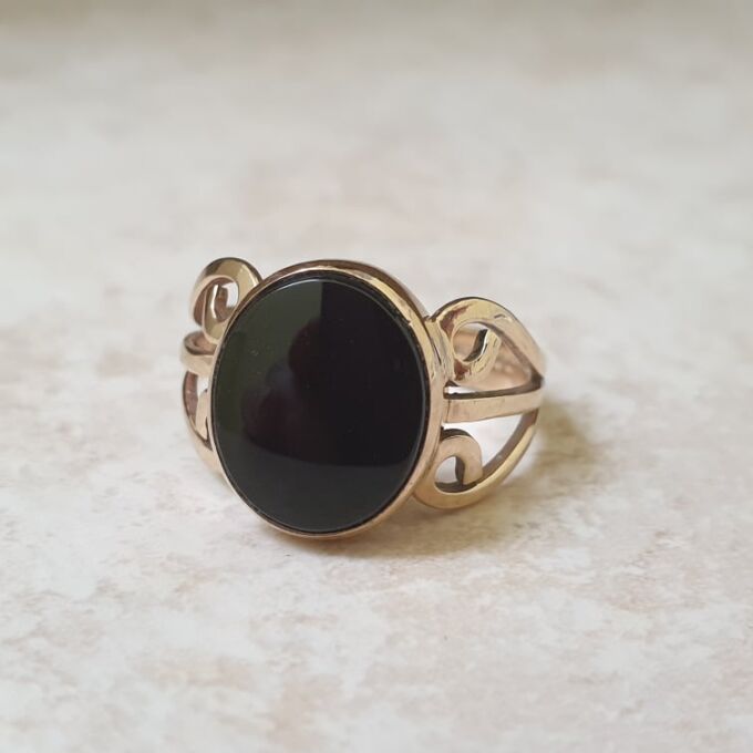Onyx Solitaire Ring in 9ct Gold