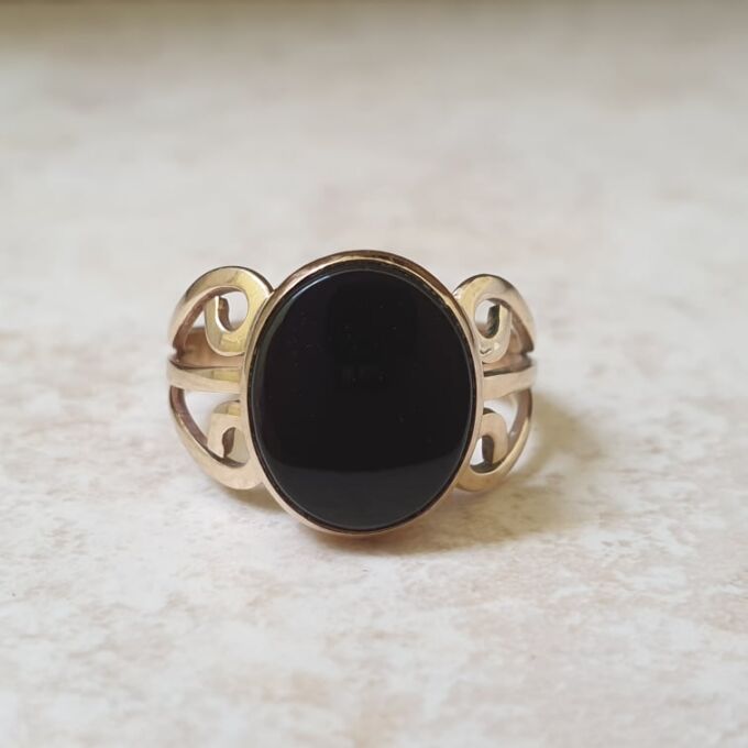 Onyx Solitaire Ring in 9ct Gold