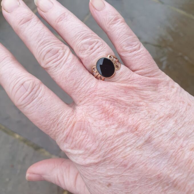 Onyx Solitaire Ring in 9ct Gold