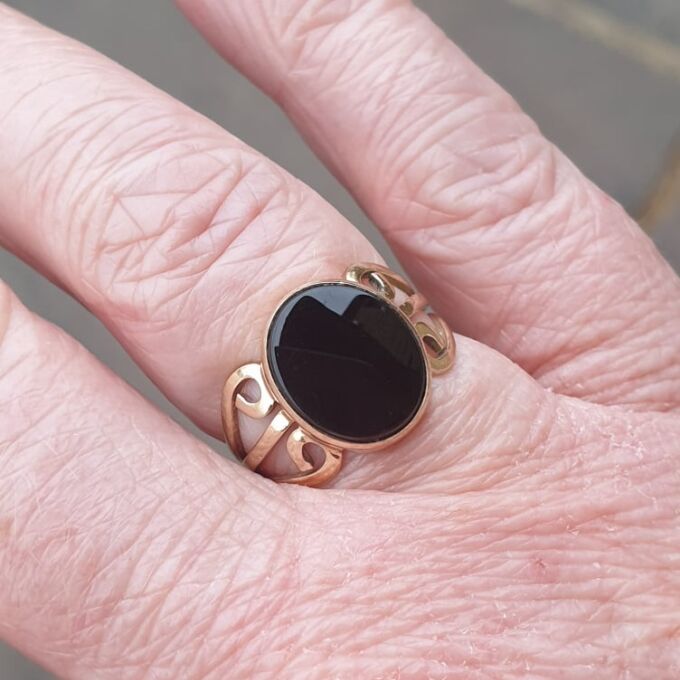 Onyx Solitaire Ring in 9ct Gold