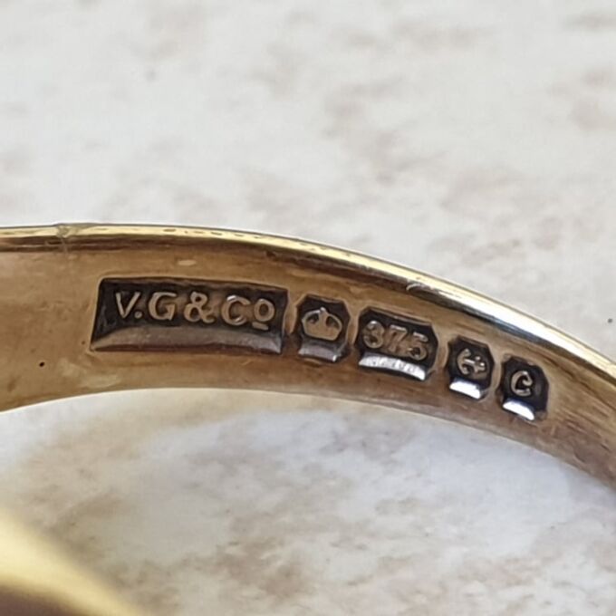 Onyx Signet Ring in 9ct Gold