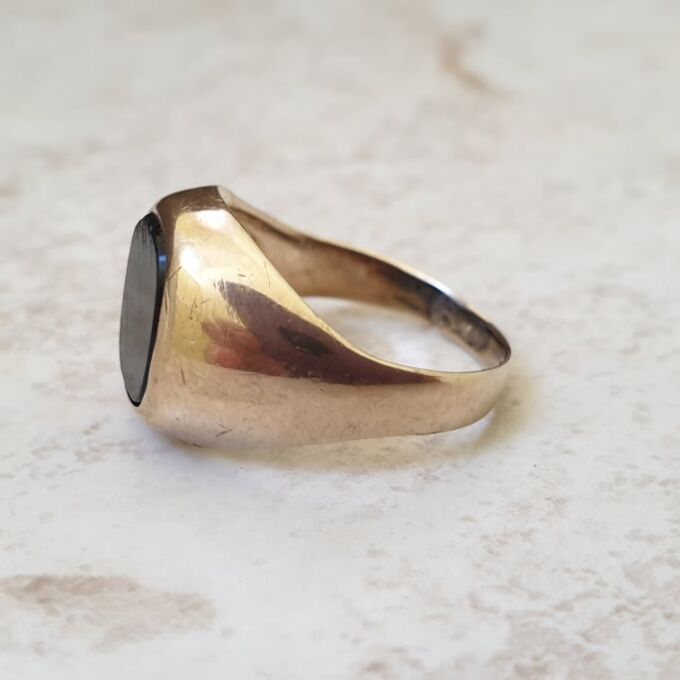 Onyx Signet Ring in 9ct Gold