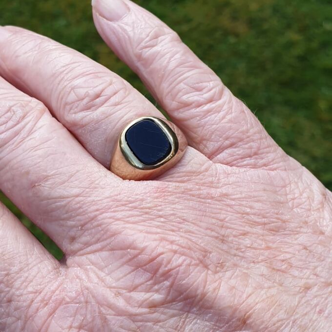 Onyx Signet Ring in 9ct Gold