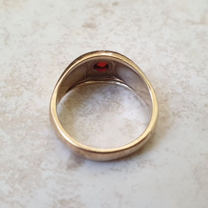 Garnet Set Signet Ring in 9ct Gold