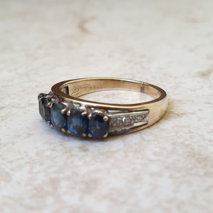 Five Stone Sapphire Ring in 14ct Gold