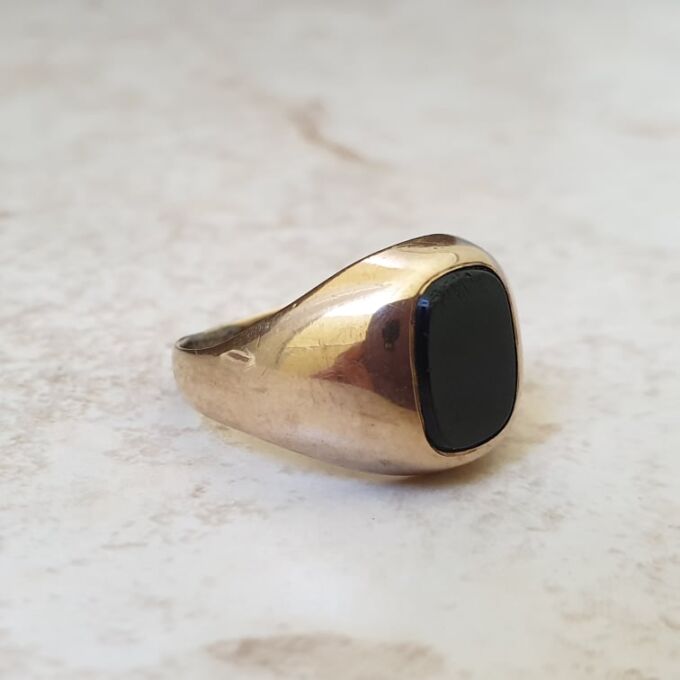 Onyx Signet Ring in 9ct Gold