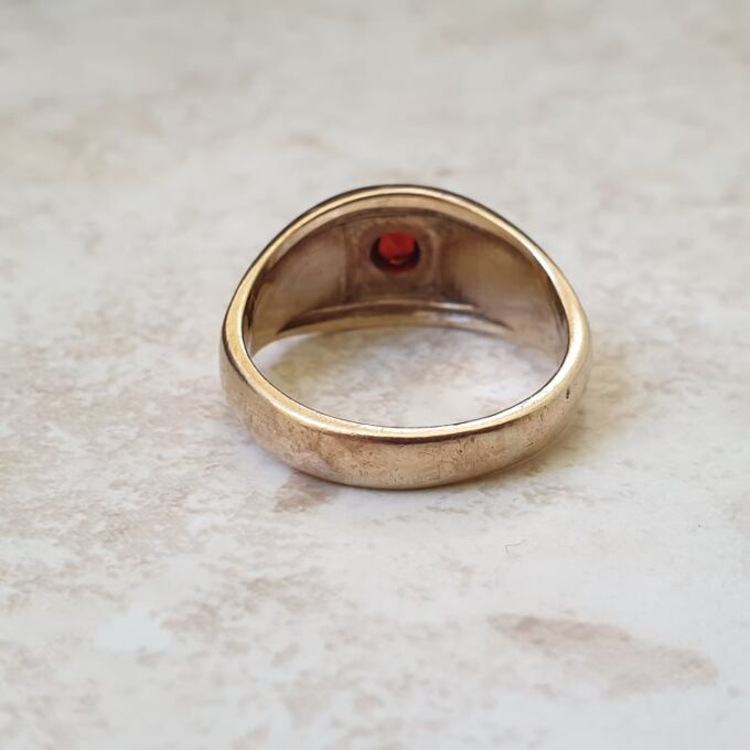 Garnet Set Signet Ring in 9ct Gold