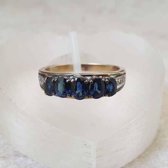 Five Stone Sapphire Ring in 14ct Gold