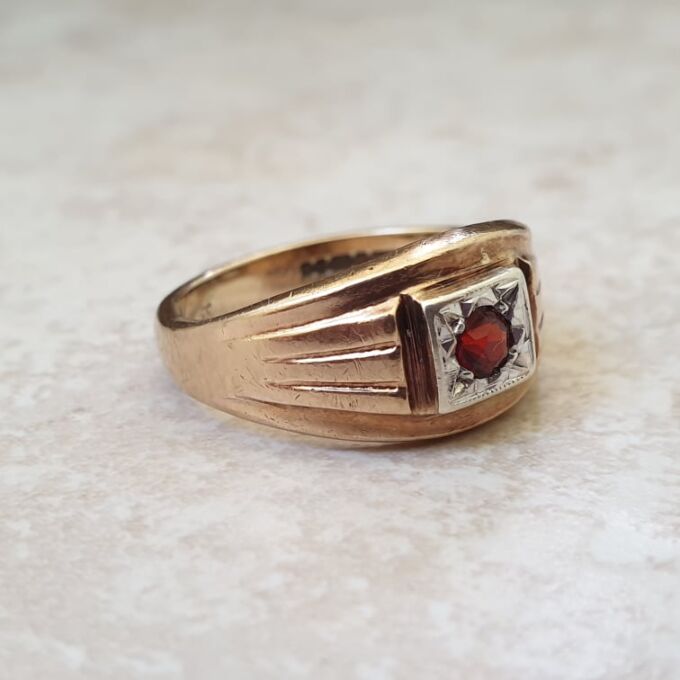 Garnet Set Signet Ring in 9ct Gold