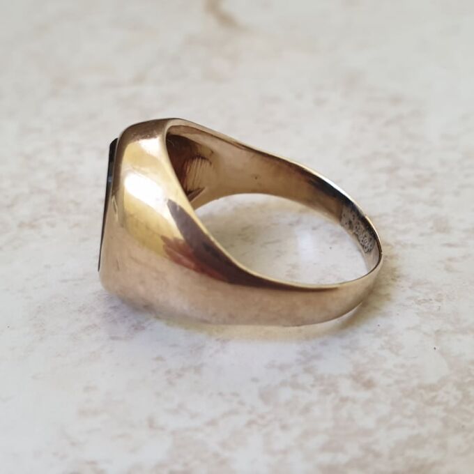 Onyx Signet Ring in 9ct Gold