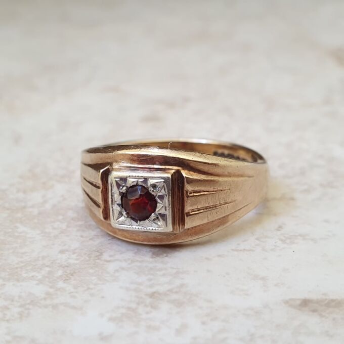 Garnet Set Signet Ring in 9ct Gold