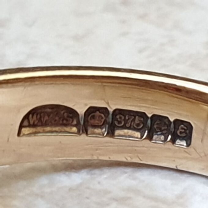 Garnet Set Signet Ring in 9ct Gold